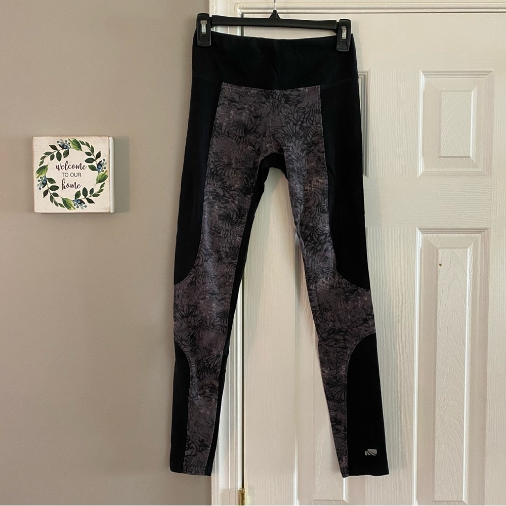 Marika Cool Max Floral Printed Color Block Leggings Black Purple Small Athletic